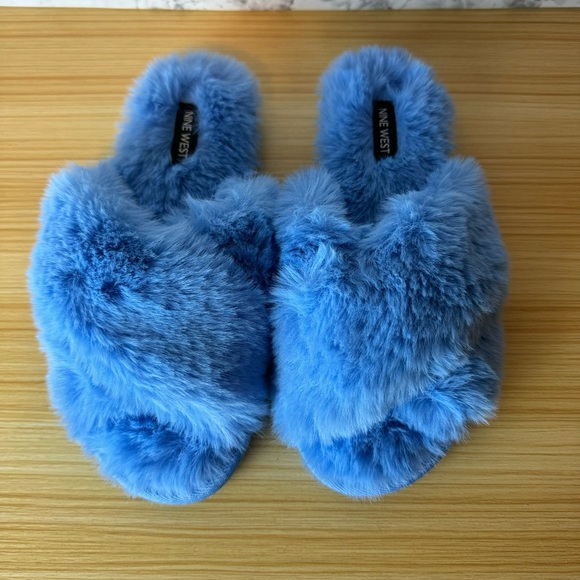 New Nine West Womens Faux Fur Cross Desing Slippers Confortable Size 7-8 . - Picture 2 of 7